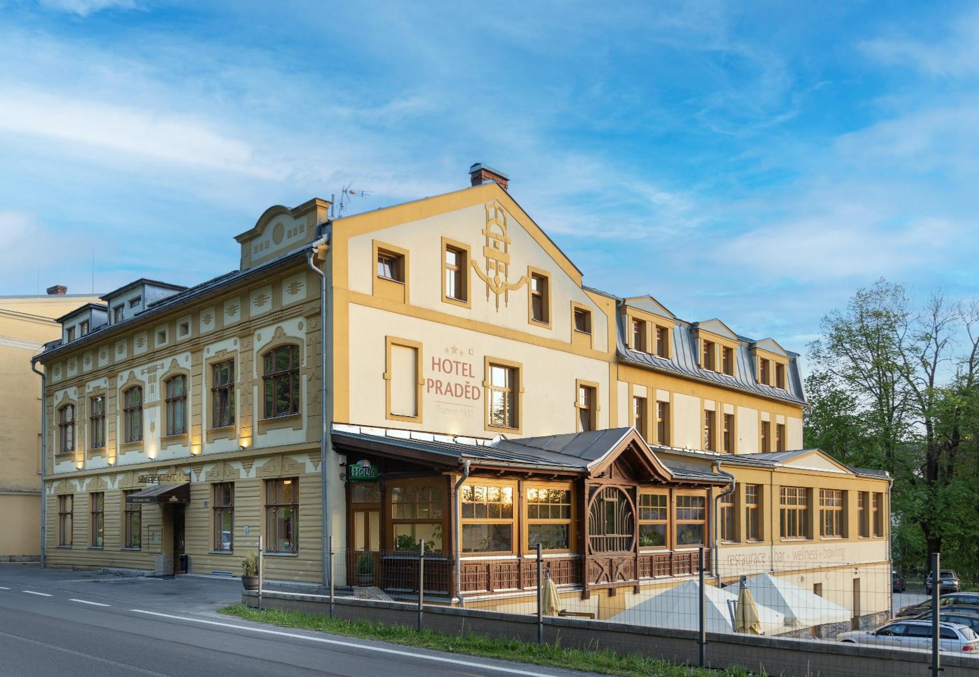 Penzion Praded Thamm Zlaté Hory Buitenkant foto